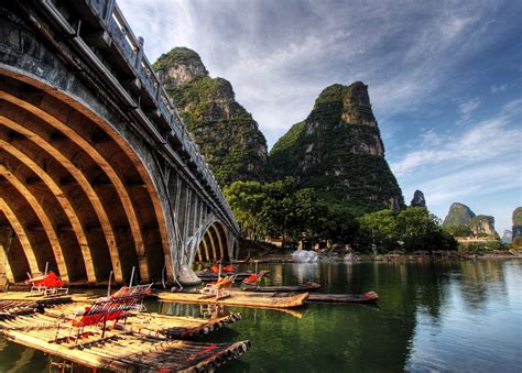  Guilin Luo Cheng-sceniska öar: En drömlik båtfärd genom spektakulära bergsformationer!