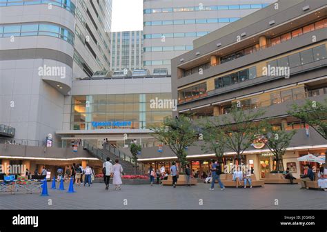 Queens Square Yokohama - En Modern Arkitektonisk Upplevelse och Shoppingparadis!